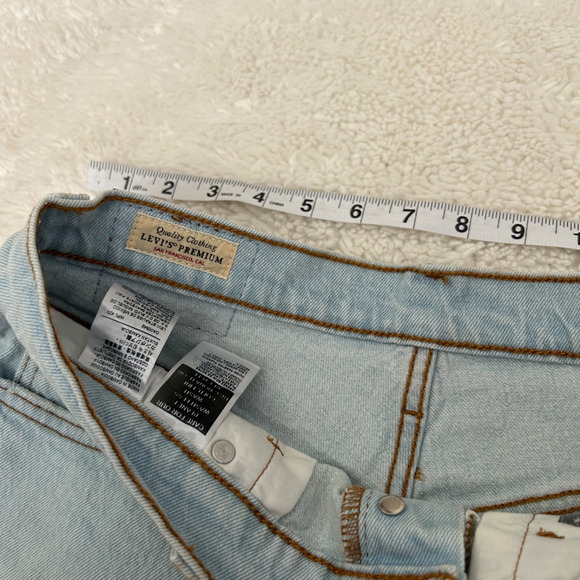 Levi’s Womens Premium High‎ Rise Baggy Shorts, Light Wash Size 28 - Picture 6 of 8